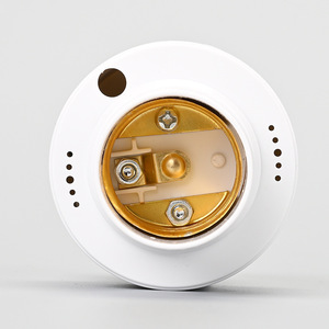 Adaptador de Portalámparas E27 Regulable, Plástico Blanco, IP20, 250V, 10A, con Interruptor de Pared - Product Image 2