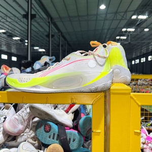 S3-2 <span class=keywords><strong>Scarpe</strong></span> da <span class=keywords><strong>Basket</strong></span> Usate di Marca Originale Cinese per Uomo, Vendita all'Ingrosso di <span class=keywords><strong>Scarpe</strong></span> Usate di Buona Qualità, <span class=keywords><strong>Scarpe</strong></span> di Marca Cinese - Product Image 1