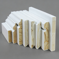 Plinthe en bois au design moderne 80*12*2440mm, vente en gros d'usine, plinthe blanche apprêtée pour la rénovation d'hôtels et d'appartements