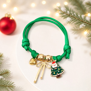 Braccialetto con Ciondolo Natalizio a Forma di Babbo Natale in Stile Cartoon, Cordino Intrecciato Regolabile, Gioiello di Lusso Leggero per le Festività - Product Image 5