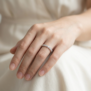 Anillo Apilable Delicado Hecho a Mano por Fabricante Mayorista de Alta Calidad, Joyería de Oro Blanco Sólido de 18K con Diamantes Naturales Reales - Product Image 4