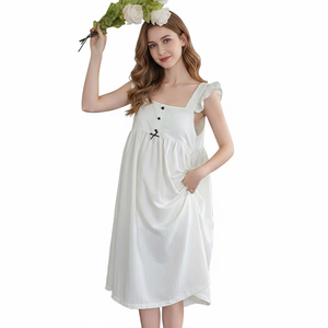 Robe de nuit longue d'été pour femme, style français, douce, avec soutien-gorge intégré, sans manches, ample, respirante, en polyester, pour la maison et le sommeil - Product Image 1