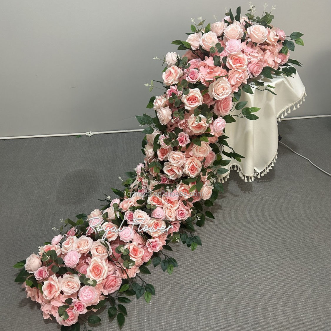 How to Choose Ivory Vintage Roses for Weddings and Decor, image size:1125x1125