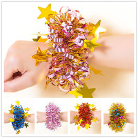 Bracelet de sport rayé coloré pour la performance de danse accessoire de main joyeux pour les fêtes de remise des diplômes d'école arrière fleurs de poignet