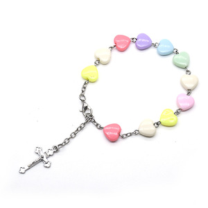 Rosario <span class=keywords><strong>de</strong></span> cuentas con forma <span class=keywords><strong>de</strong></span> corazón <span class=keywords><strong>de</strong></span> colores Komi 2024 con crucifijo, pulsera <span class=keywords><strong>de</strong></span> rosario <span class=keywords><strong>de</strong></span> la Virgen María para niños - Product Image 4