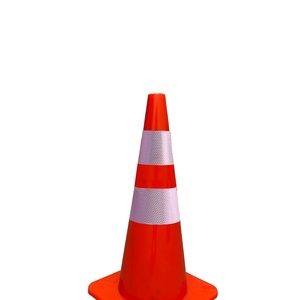 Cônes de signalisation routière en PVC rouge de 700 mm, réflecteurs prismatiques haute intensité, construction monobloc, avertissement routier - Product Image 4
