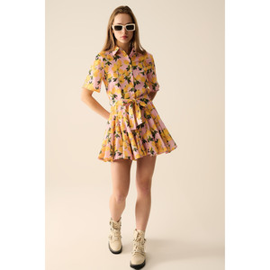 Robe romantique avec ceinture, imprimé citron et manches courtes en rose - Product Image 5