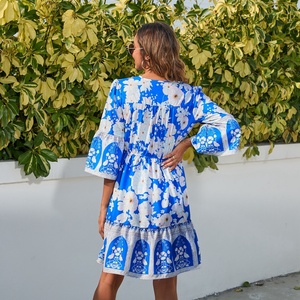 Robes décontractées <span class=keywords><strong>mi</strong></span>-longues en polyester à col en V et taille haute, imprimées, style bohème européen et américain, nouvelle collection, vente en gros - Product Image 4