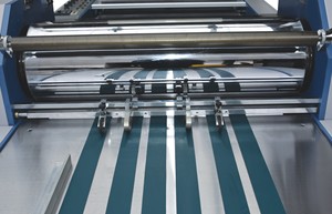 Nóng chảy Hướng dẫn sử dụng nhôm lá cuộn để cuộn Máy cán cho hộp giấy Tạp Chí thủy lực điều khiển <span class=keywords><strong>Laminator</strong></span> - Product Image 5