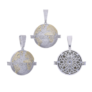 Ciondolo Rotondo con Mappa del Mondo e Scritta 'The World Is Mine' per Uomo, Gioiello Hip Hop Placcato Bicolore con Zirconi Cubici - Product Image 2