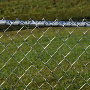 Clôture routière - Section de clôture 9e maillon avec fil barbelé sur le dessus, clôture grillagée galvanisée à chaud - Product Image 6