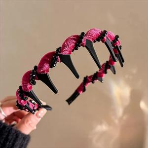 موجة اللؤلؤ الفرنسي مع نسيج الأسنان المغطى بحجر الراين - Product Image 1