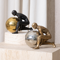 Sculpture de Luxe Homme Penseur Abstrait en Alliage + Marbre Naturel/Alliage + Boule de Cristal, Ornement Décoratif de Table pour la Maison