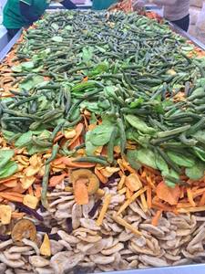 Descubra nuestras verduras secas mixtas de primera calidad, que ofrecen un refrigerio saludable, crujiente y sabroso hecho de productos agrícolas frescos - Product Image 4