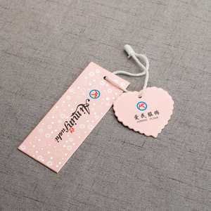 Etiquetas Colgantes Personalizadas de Lujo con Relieve para Ropa, Etiquetas de Papel para Ropa con Relieve al por Mayor - Product Image 4