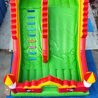 Château gonflable à double toboggan Mickey Mouse, mur d'escalade, respectueux de l'environnement, capacité de 500 kg, matériau PVC, taille personnalisable