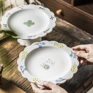 Assiette haute en céramique japonaise peinte à la main pour la maison, motif cœur, lapin et oiseau, pour gâteaux et desserts - Product Image 5