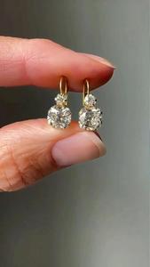 Boucles d'oreilles clous en diamant de laboratoire taille coussin 2 carats, certifiées IGI, pureté VS1, en or blanc 14K, plaqué or pour mariage - Product Image 2