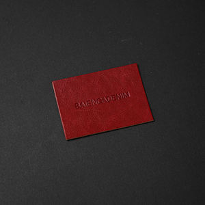 ملصقات تعريفية مخصصة بالجملة مناسبة للجينز والقبعات والحقائب مع حد أدنى منخفض للطلب، ملصقات جلدية - Product Image 4