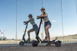 Patinete Eléctrico G2 Ultra, Stock UE, Sistema de Doble Tracción, Neumáticos Todoterreno de 10 Pulgadas, Pantalla Táctil de Ancho Completo, Faros de Luz Alta, IPX4 - Product Image 2