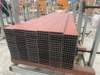 Revêtement de terrasse composite imperméable en gros pour entrepôt extérieur, salle de sport, extérieur, sous-sol, à emboîtement, aspect bois, résistant à l'eau
