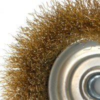 Brosse métallique filetée jaune ondulée pour le polissage, le nettoyage, l'ébavurage et la finition des surfaces métalliques