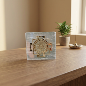 Plaque de Recharge en Sélénite avec Cristal Shree Yantra – Décoration Spirituelle pour la Maison, Idéale pour Espace de Méditation, Autel, Table ou Étagère - Product Image 4