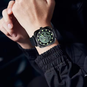 Montre lumineuse rotative à thème anime, style designer, best-seller, cool et élégante, montre-bracelet à quartz - Product Image 3