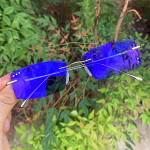 <span class=keywords><strong>Lunette</strong></span> photochromique <span class=keywords><strong>pour</strong></span> <span class=keywords><strong>femme</strong></span>, <span class=keywords><strong>petit</strong></span> rectangle, diamant, alliage sans cadre, verres à changement de couleur - Product Image 6