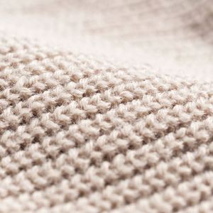 Bonnet tricoté personnalisé à revers court avec logo pour homme, style Docker, Trawler, ou Fisherman, idéal pour la vente en gros et les marques privées - Product Image 3