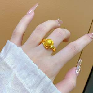 Bague élégante et raffinée dorée, style moyen-ancien, avec boule en fil torsadé, luxe léger et haut de gamme, pour petite amie - Product Image 3