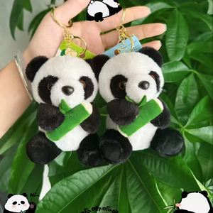 Pendentif en peluche Panda mignon et amusant, style célébrité internet, breloque de sac, porte-clés, petit cadeau, ornement. - Product Image 1