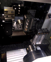 Torno CNC tipo suizo con diámetro de torneado de 20 mm y eje Y
