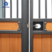 Portes de box pour chevaux JHorse Safety Internal Premium Bamboo, portes de box de luxe pour écuries de luxe, design personnalisé.