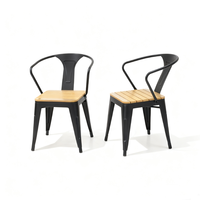 Chaise de bar industrielle en métal avec siège en bois, accoudoirs fixes, design moderne, durable, écologique, résistante à l'eau, mobilier commercial pour bar