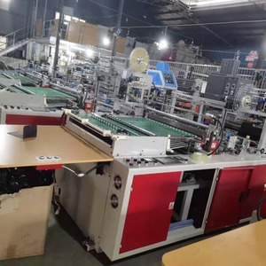 מכונת ייצור תיקי בית ספר הניתנת להתאמה אישית ומכונות לייצור תיקים עם אפשרויות גודל וידיות מגוונות - Product Image 1