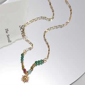 สร้อยคอสแตนเลสสำหรับผู้หญิงประดับด้วยลูกปัดหลากสี - Product Image 4