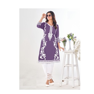 Ropa étnica Trabajo bordado pesado Kurti recto con pantalón para oficina y ropa casual a precio asequible - Product Image 1