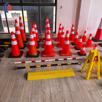 Cônes de signalisation routière Aiko en PVC à haute intensité prismatique, avec corps en plastique et base en caoutchouc pour la gestion du trafic