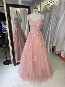 أحدث تصميم ، فستان سهرة بلون وردي بالجملة مطرز بالزهور ومزينة بالخرز ، فستان سهرة للحفلات - Product Image 1