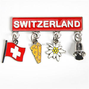 Porte-clés Cloche de Vache Suisse de Qualité Supérieure, Souvenir de Voyage Personnalisé en Émail, Motif <span class=keywords><strong>Chalet</strong></span> Suisse et Horloge Coucou, Suisse - Product Image 6
