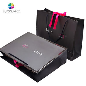 Sac en papier noir écologique de luxe pour le shopping, artisanal, imprimé avec un ruban, poignée torsadée pour les vêtements, les chaussures, lamination mate - Product Image 5