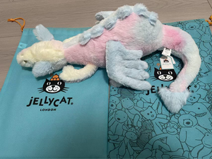 Nuova Serie Drago Volante Arcobaleno: Peluche Drago delle Nevi con Imbottitura in Cotone PP Super Morbido per il Comfort dei Giovani - Product Image 4