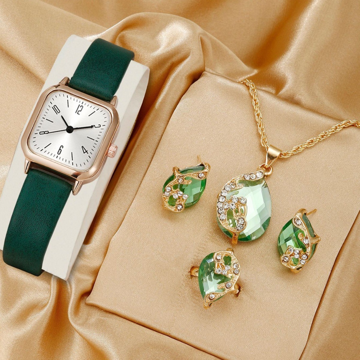 สีเขียว