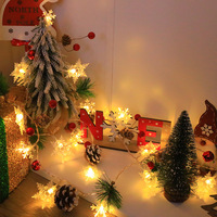 Skandinavischer Stil LED-Lichterkette mit Schneeflocken und Tannenzapfen, Wasserdichte Weihnachtsbaumdekoration mit Roten Beeren, Tannenbaum, Schneemann und Weihnachtsmann