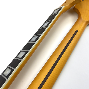 Manico per Chitarra Elettrica <span class=keywords><strong>ST</strong></span> in Acero Canadese Satinato con Intarsi a Blocco Bianco Perla a 22 Tasti, Paletta Grande e Binding Bianco - Product Image 4