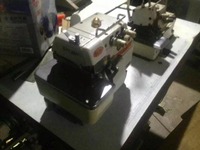Machine à coudre industrielle surjeteuse à trois fils Siruba 737 d'occasion de haute qualité à vendre à bas prix