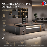 Bureau de direction pour mobilier de bureau commercial avec finition imitation bois foncé pour projets d'aménagement intérieur d'entreprise