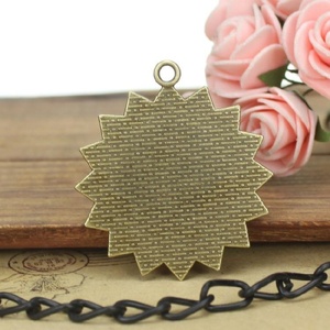 Spitzer Sonnenstrahl-Anhänger mit Rundem Fassungsring aus Antik-Bronze-Zinklegierung für Gedenk-Foto-Andenken - Product Image 3