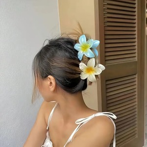 Pinzas de <span class=keywords><strong>Pelo</strong></span> con Flor de Plumeria Hawaiana de 8cm, Pinzas Grandes Estéticas de Gelatina Tropical, Accesorios de Playa de Verano para Mujer - Product Image 4